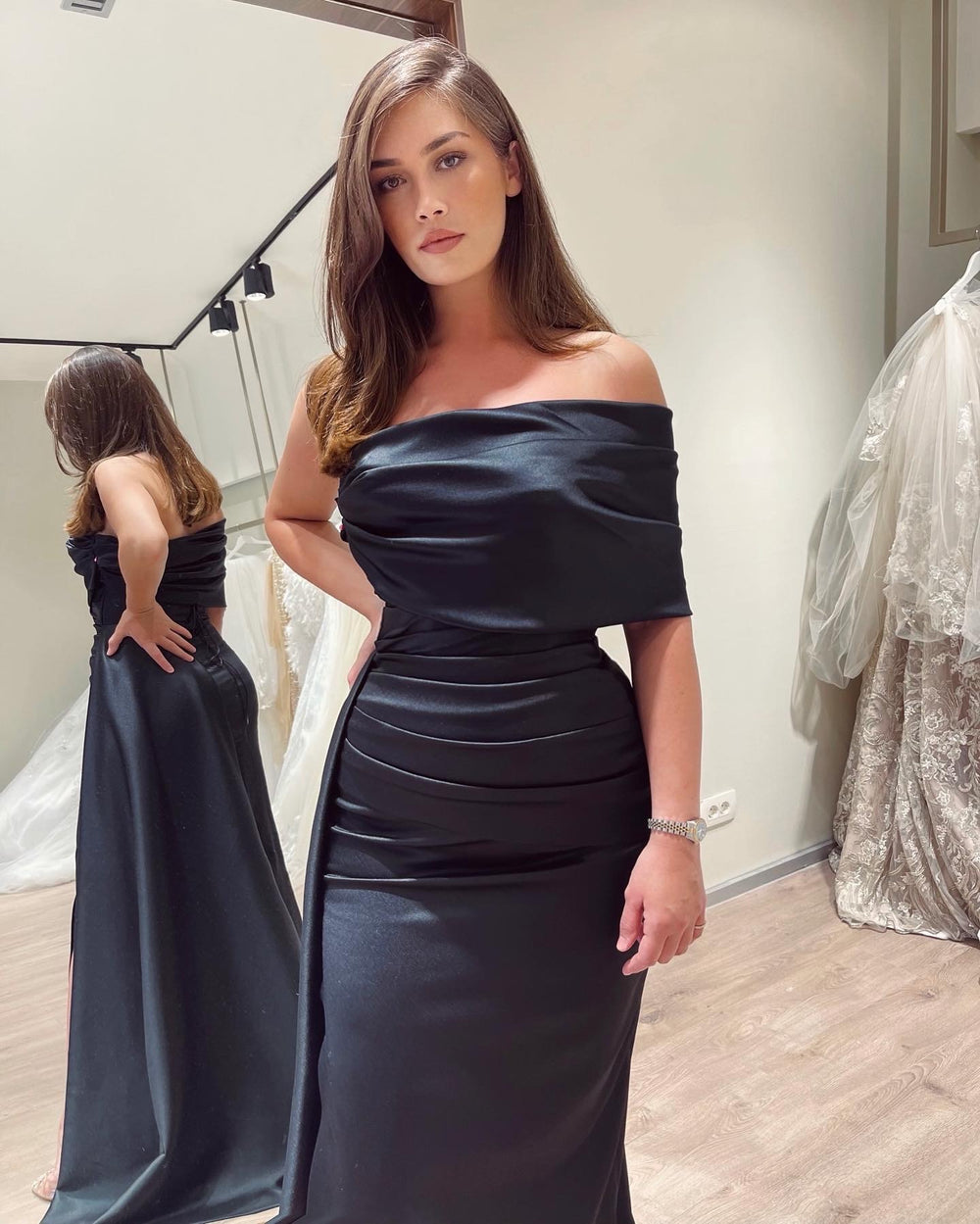 Black Dress - FJOLLANILA